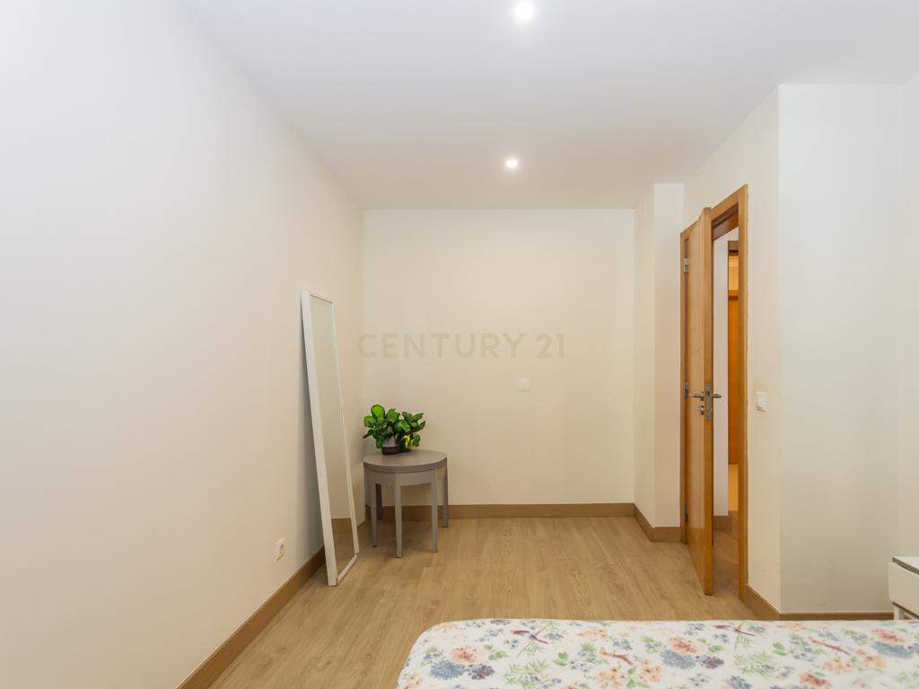 Apartamento T1+1 - Sobreda - Image 20