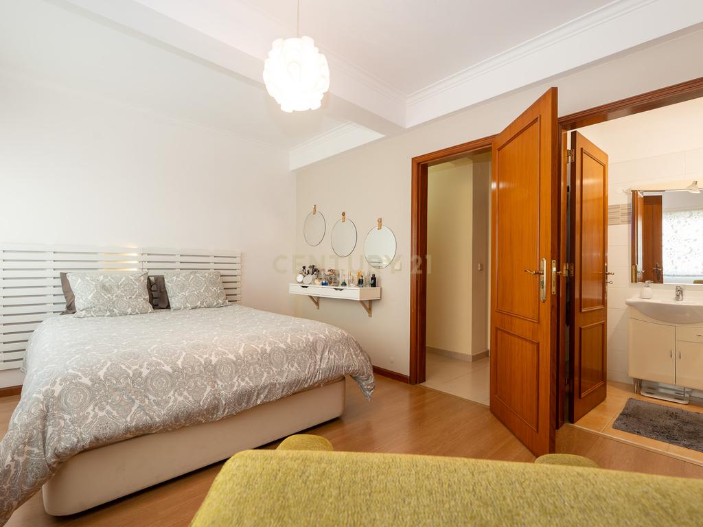 ** ESPECTACULAR APARTAMENTO NO CENTRO DE MAFRA, COM PARQUEAMENTO ** - Image 27