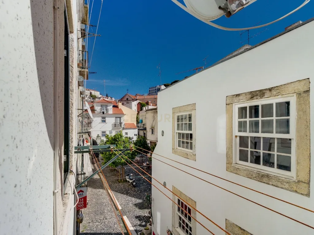 Apartamento T2 em Santa Maria Maior, Lisboa - Oportunidade Única - Image 9