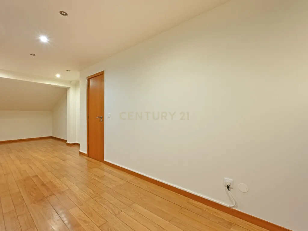 Apartamento Duplex T2+2 com 2 Suites e Terraço privativo em Canidelo - Image 18