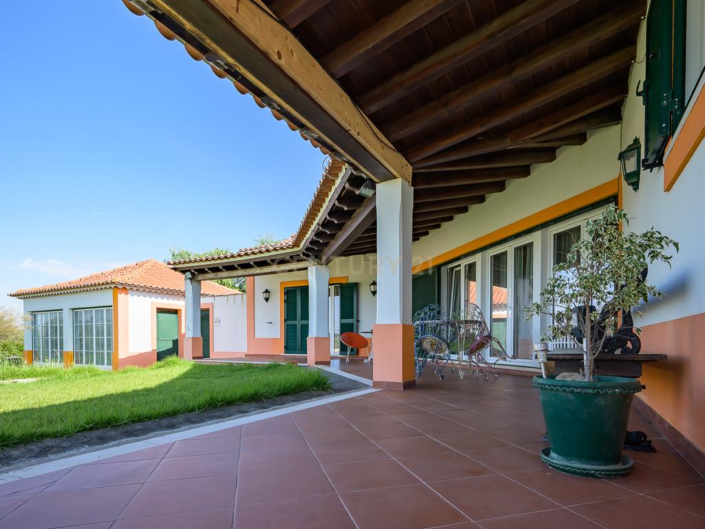 Moradia de sonho com Piscina, 7 Divisões e com Terreno 8461 m2 – Excelente Localização, a 40 minutos de Lisboa ! - Image 2