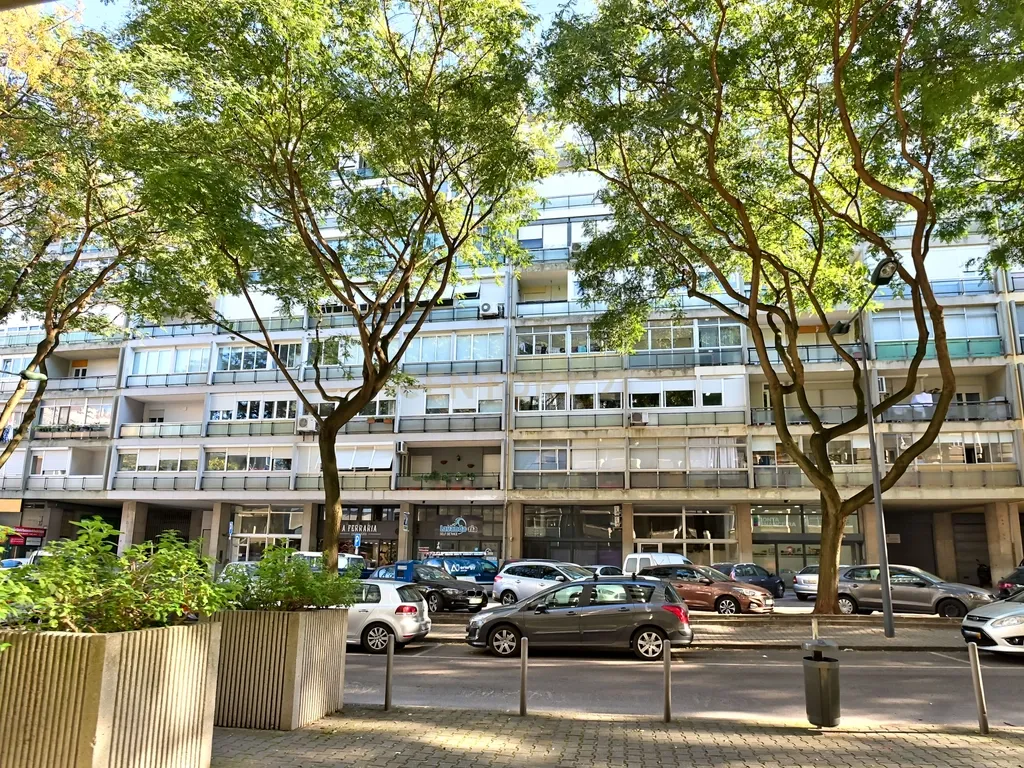 * RESERVADO * Apartamento T2 renovado para arrendamento em São Domingos de Benfica, Lisboa - Image 23