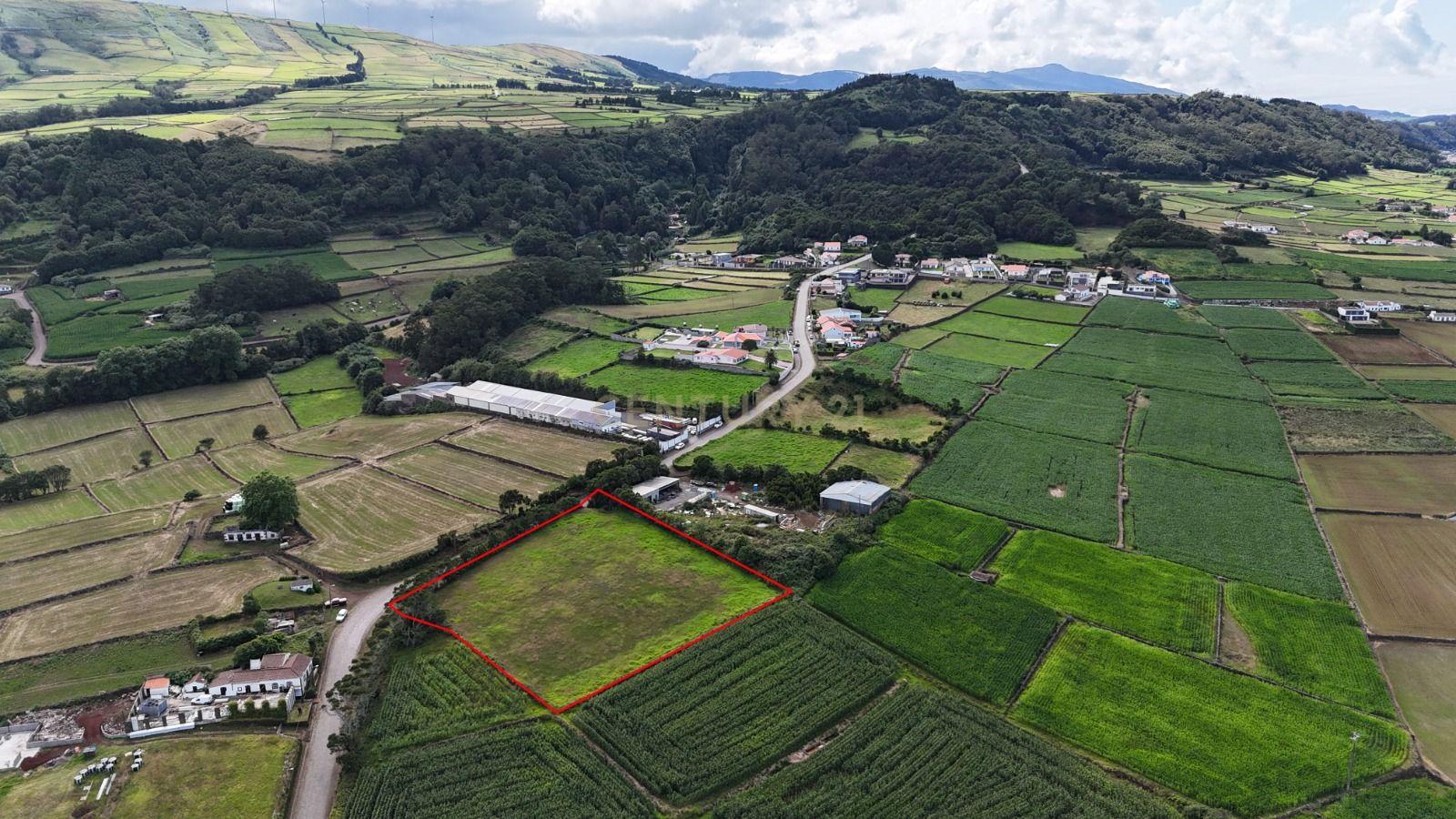 Fotografia 7 de Terreno com Vista Mar em Praia da Vitória, Ilha Terceira