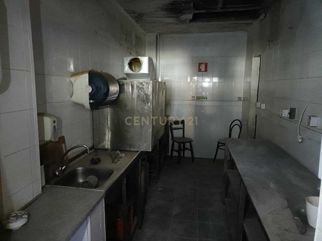 Espaço Comercial na Rua Passos Manuel, Alhandra - Image 4