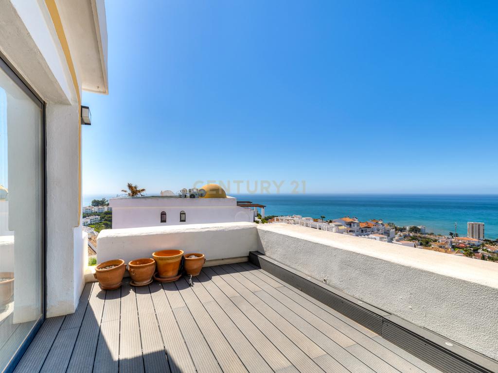 PENTHOUSE TOTALMENTE REMODELADA E PRONTA A ESTREAR COM VISTAS PANORÂMICAS PARA O MAR, DUAS VARANDAS E PISCINA EM MIJAS COSTA - Image 21