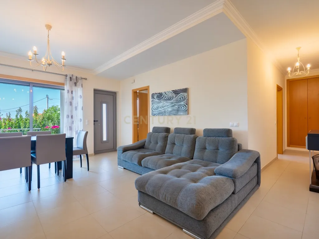 Apartamento Duplex em condomínio privado com piscina, e grande zona verde. - Image 9