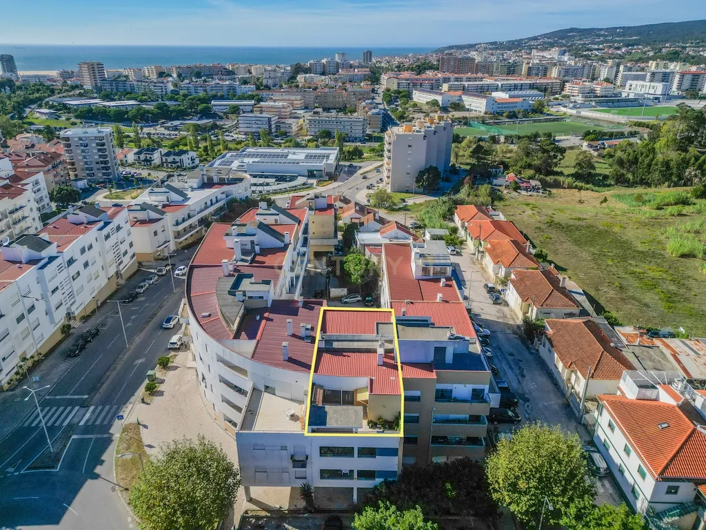 T3 com Terraço, Churrasqueira e Garagem Independente – Figueira da Foz - Image 43