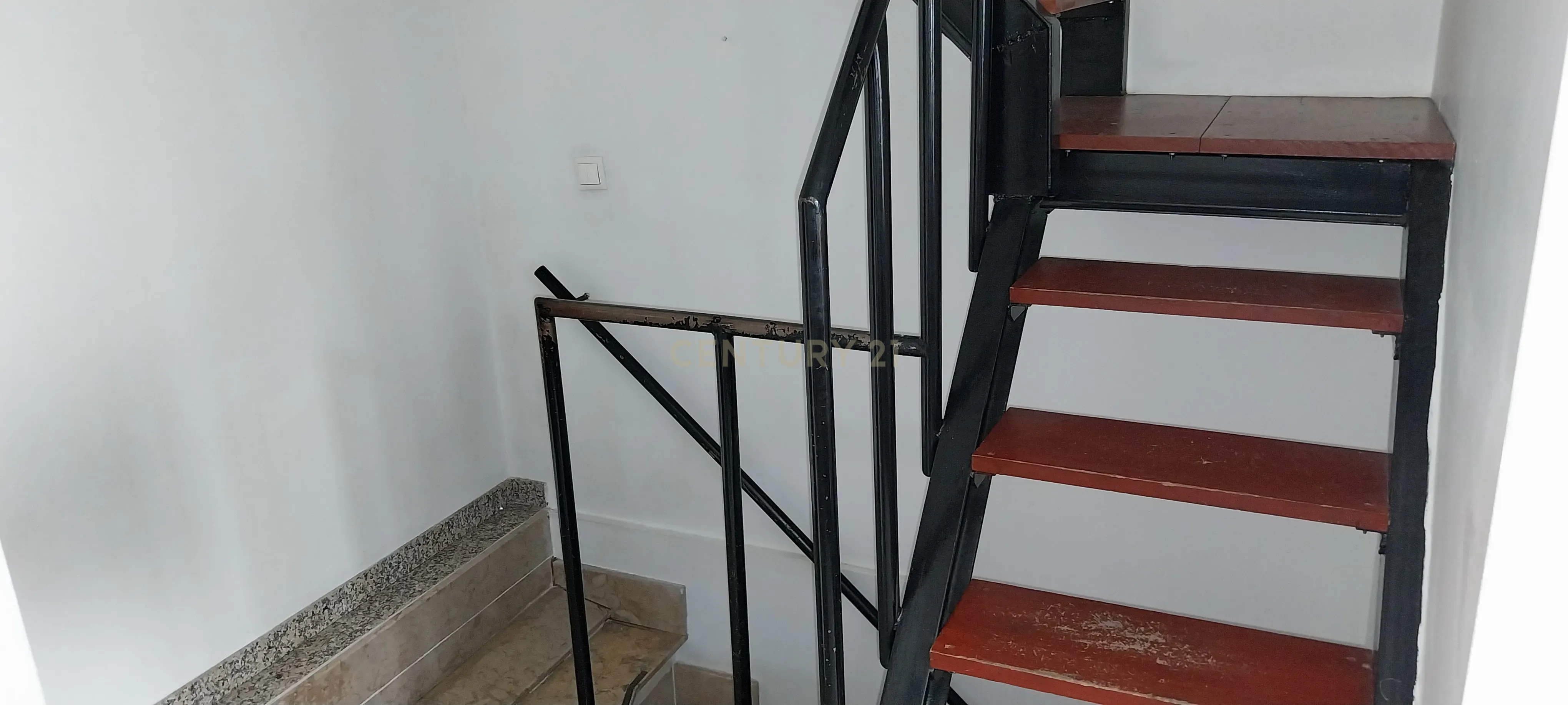 Loja de rua, em excelente localização no centro da Pontinha - Odivelas - Image 9