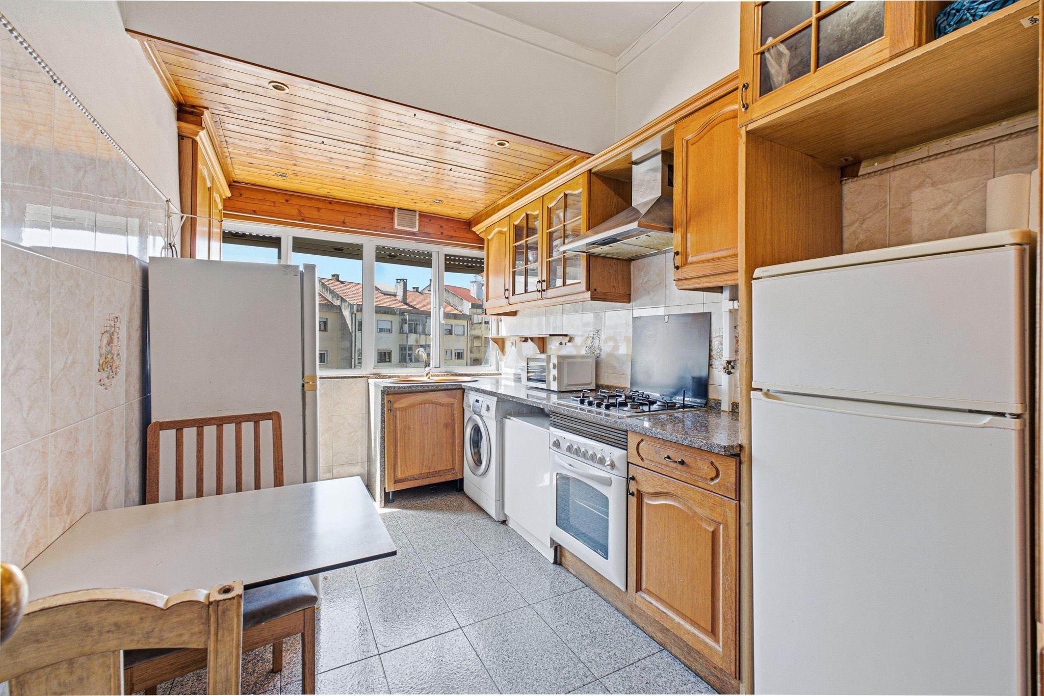 Fotografia 5 de Apartamento T2 em Queluz, junto à Estação de Comboios