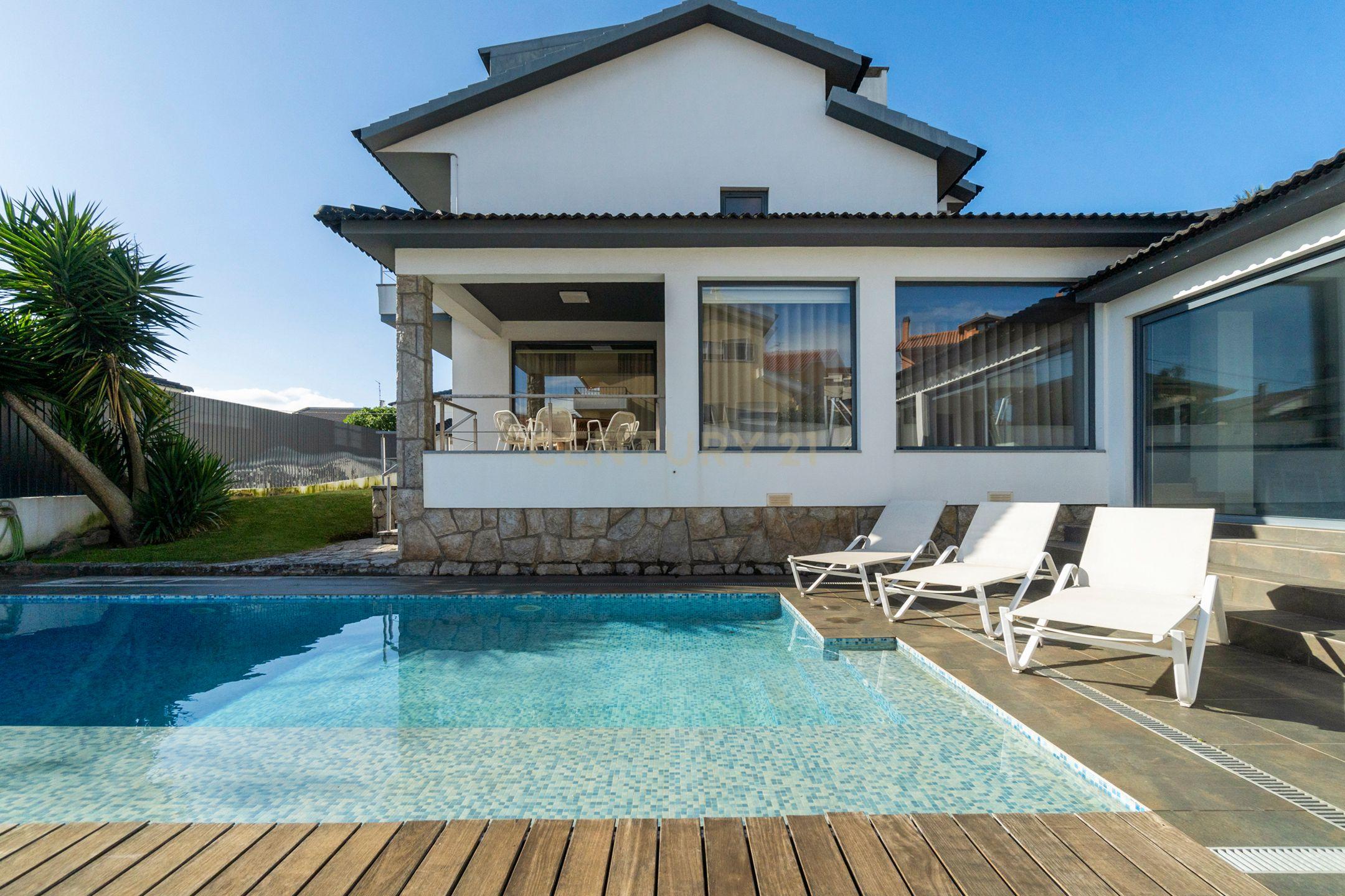 🏡 Luxo em Cada Detalhe: Moradia Exclusiva em Birre, Cascais - Image 7