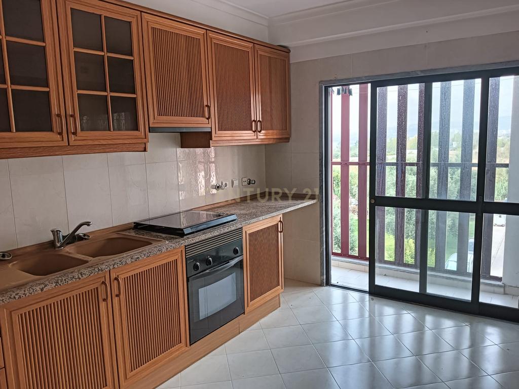 T3 com Suite/Garagem e Arrecadação - Vialonga - Image 54