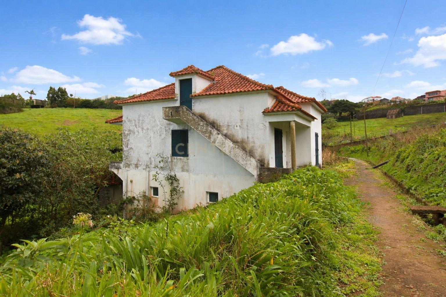 Moradia T3 em Santana com Potencial Residencial e Turístico