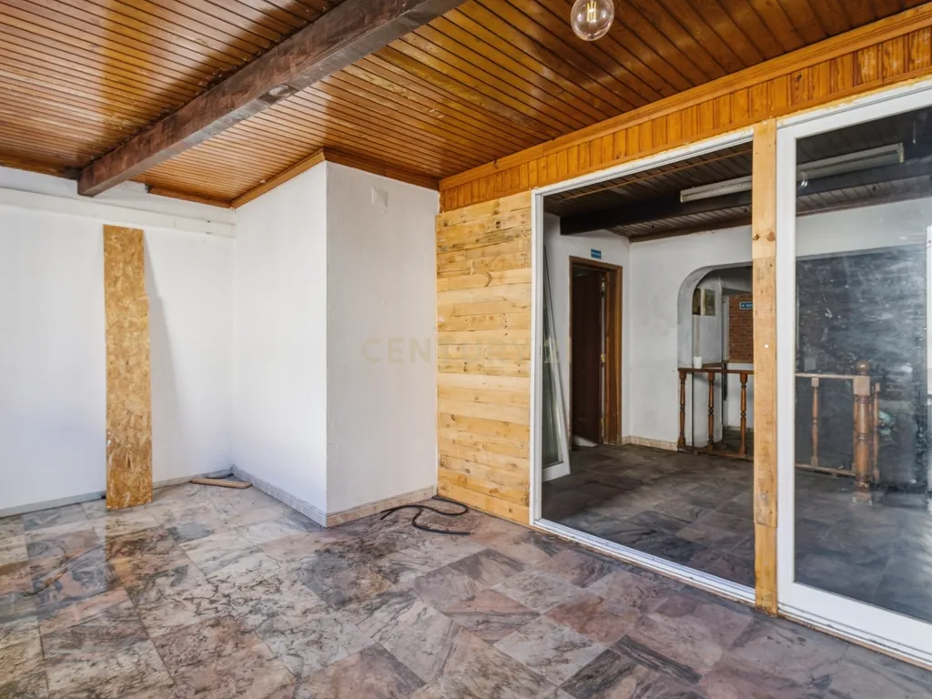 Imóvel comercial no centro da Merceana concelho de Alenquer, composto por dois pisos de 160 m² cada - Image 4