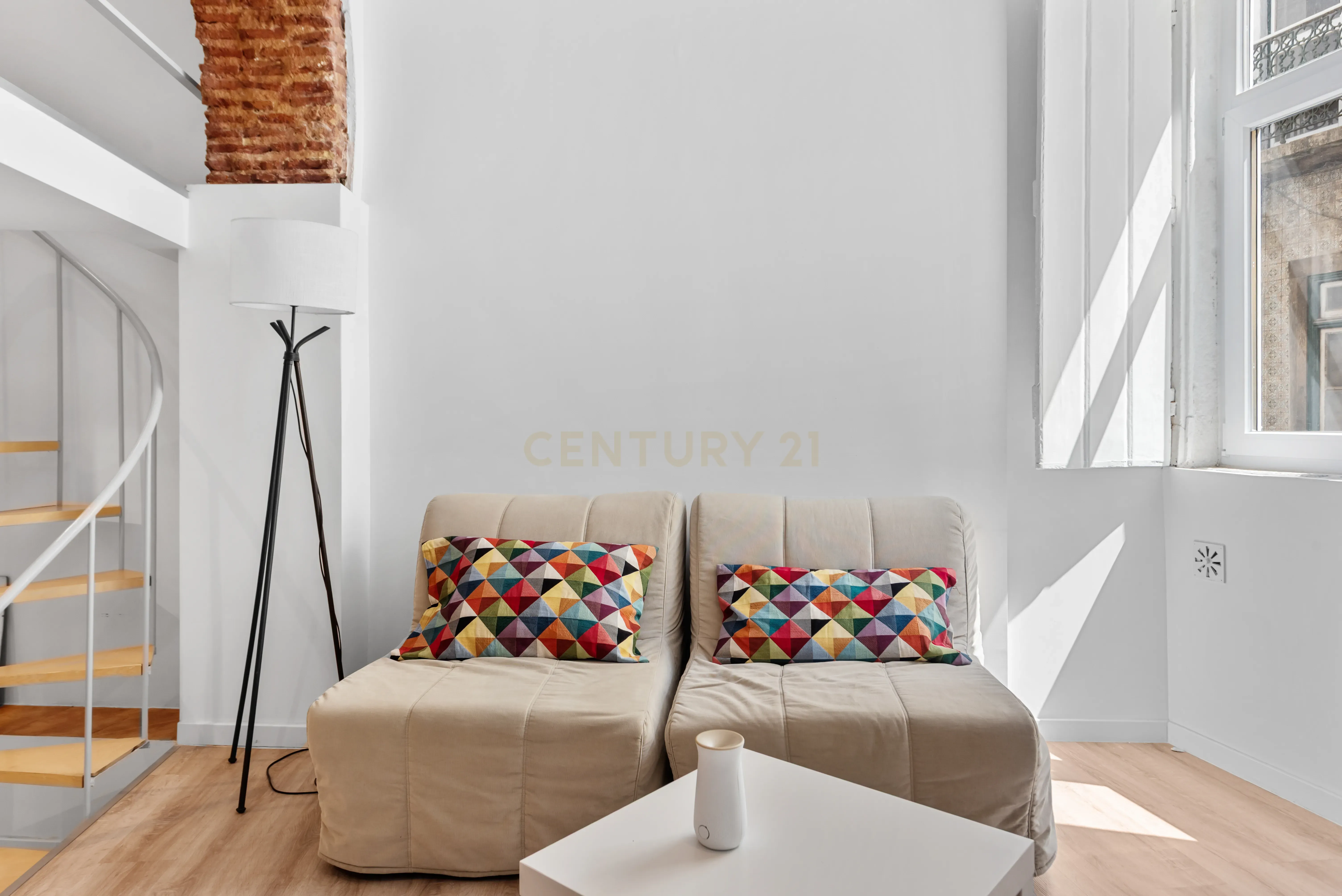 Fotografia 4 de Loft T0+1 Renovado em Alcântara a 50 metros da futura estação de metro de Alcântara