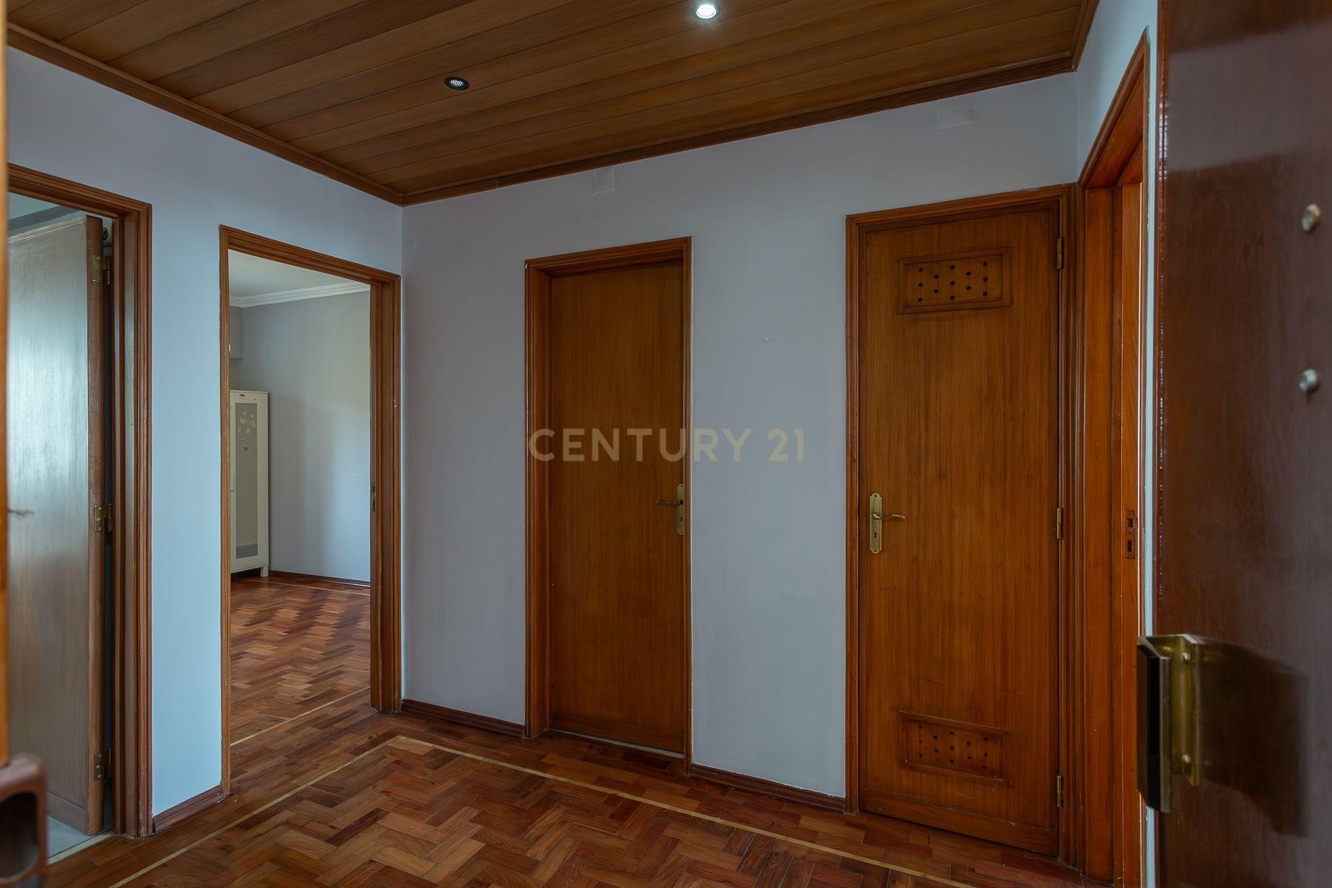 Apartamento T2 com Vista Rio – Calçada da Cruz da Pedra - Image 13
