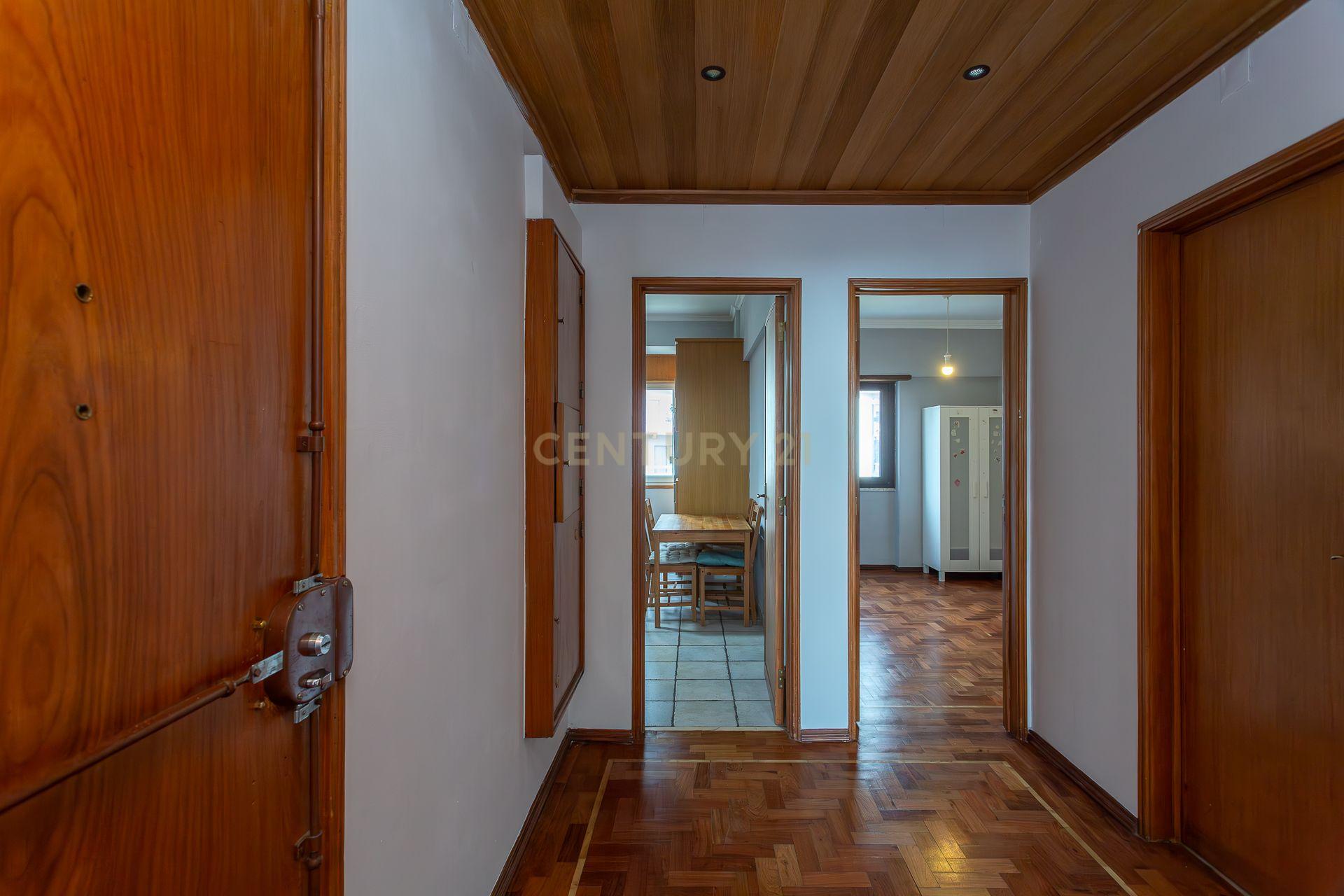Apartamento T2 com Vista Rio – Calçada da Cruz da Pedra - Image 17