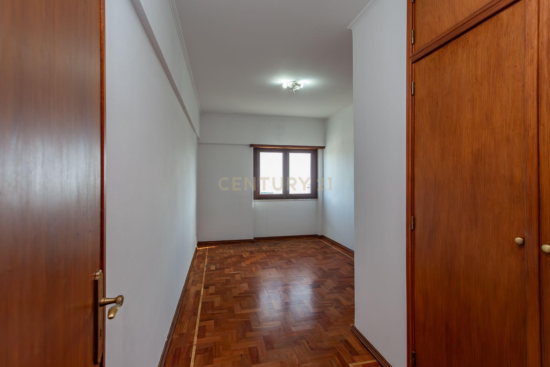 Apartamento T2 com Vista Rio – Calçada da Cruz da Pedra - Image 7