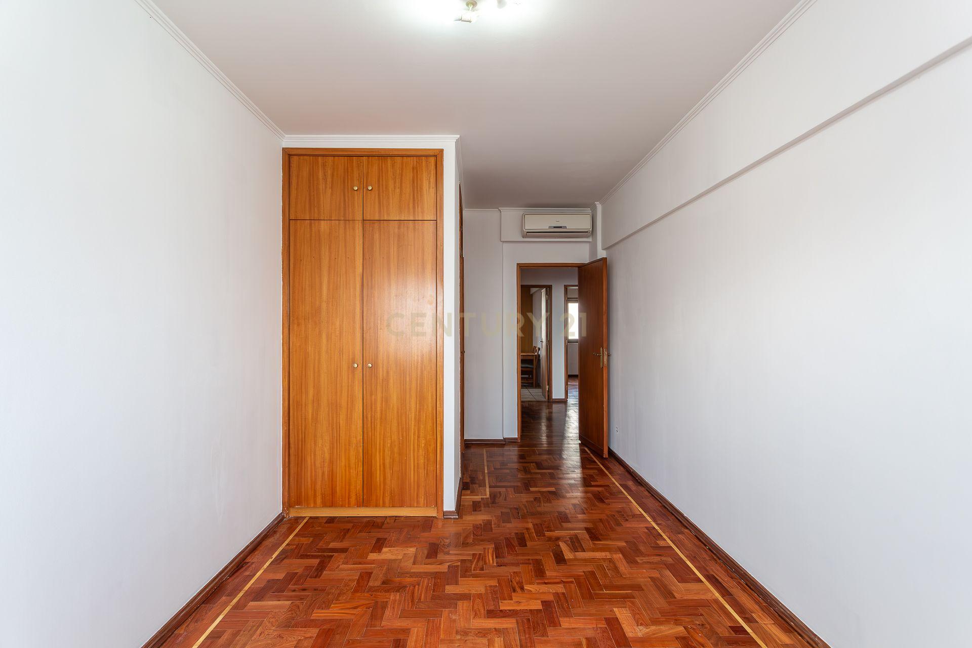 Apartamento T2 com Vista Rio – Calçada da Cruz da Pedra - Image 8
