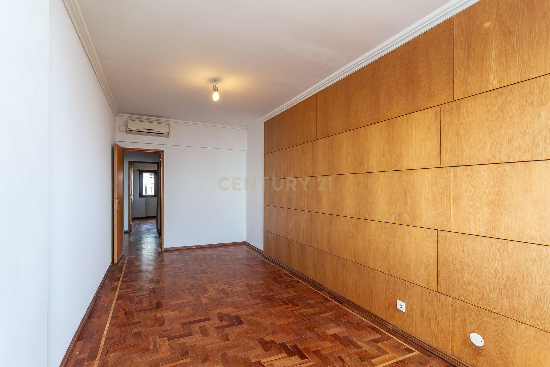 Apartamento T2 com Vista Rio – Calçada da Cruz da Pedra - Image 4