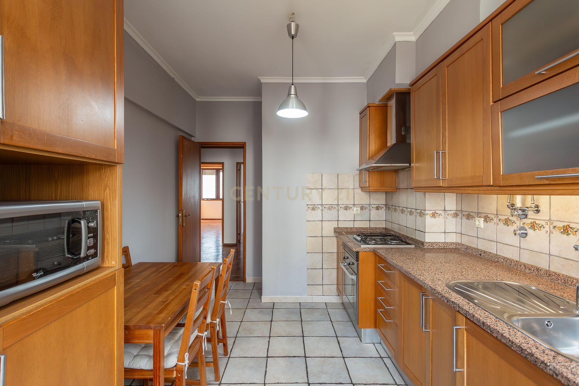Apartamento T2 com Vista Rio – Calçada da Cruz da Pedra - Image 11