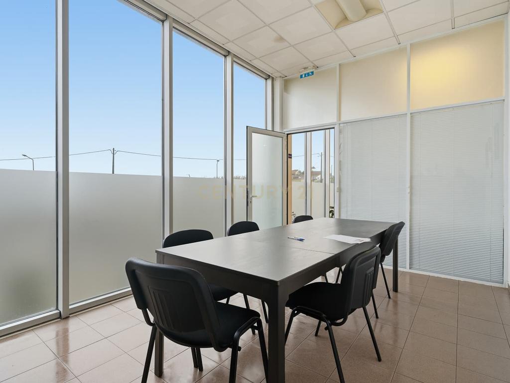 Armazém Industrial junto à Campo Oeste em A-dos-Cunhados - Image 17