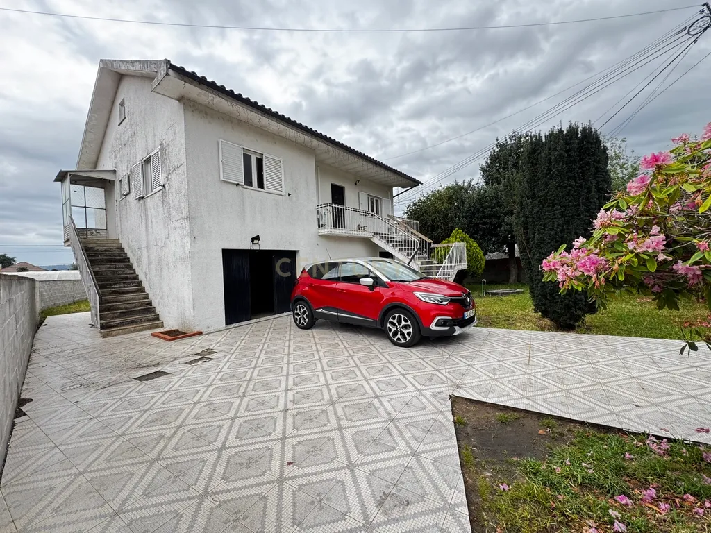 Moradia T3 Renovada em Fragoso - Image 24