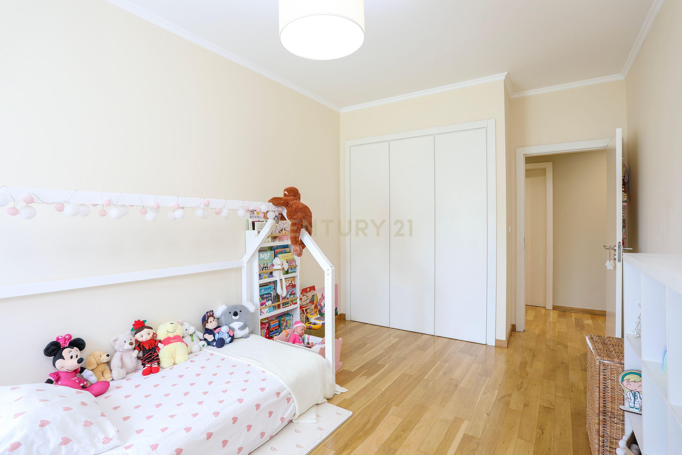 Fotografia 11 de Apartamento T2 Moderno nas Colinas do Cruzeiro | 2 Lugares de Garagem e Varanda