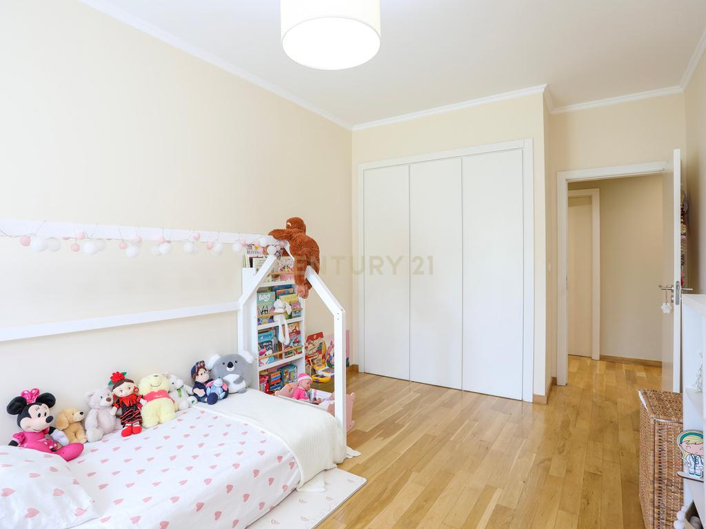 Apartamento T2 Moderno nas Colinas do Cruzeiro | 2 Lugares de Garagem e Varanda - Image 11