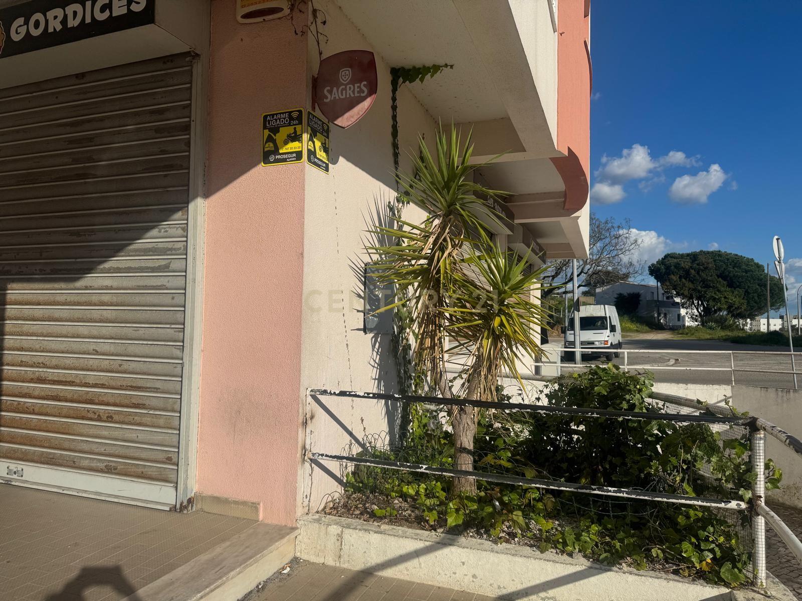 Espaço comercial à venda na Rua Henrique Augusto Pereira, nº2 - Image 28