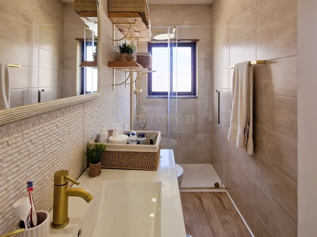 Excelente apartamento de 4 assoalhadas RENOVADO recentemente, com amplitude de todas as suas divisões - 113m2. - Image 25