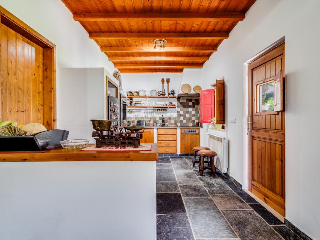 Moradia na Costa Alentejana de 4 Quartos e Arquitetura Tradicional com Piscina e Jardim – Odemira - Image 6
