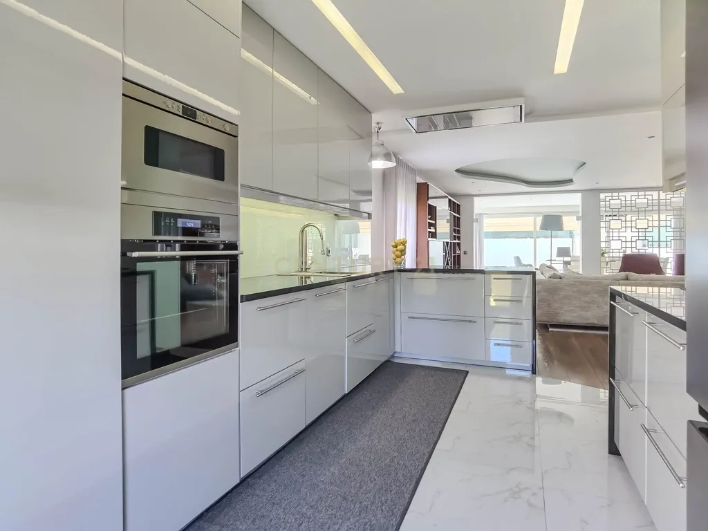 Luxuosa Moradia T3 em Gondomar com Vista Panorâmica e Piscina - Image 16