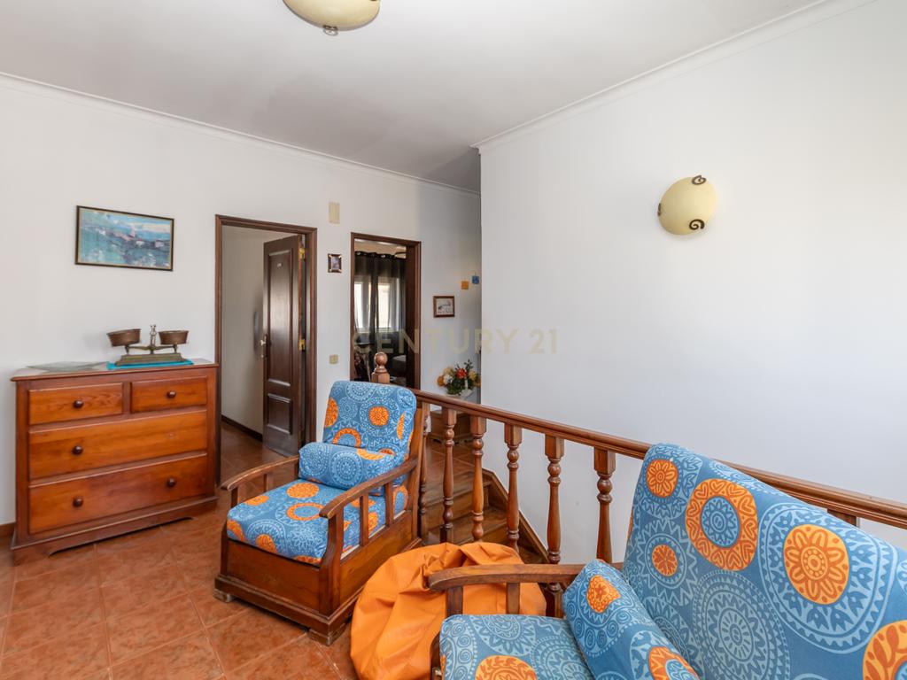 Moradia T5 no centro da Quinta do Conde – Espaço, Conforto e Localização Perfeita - Image 32