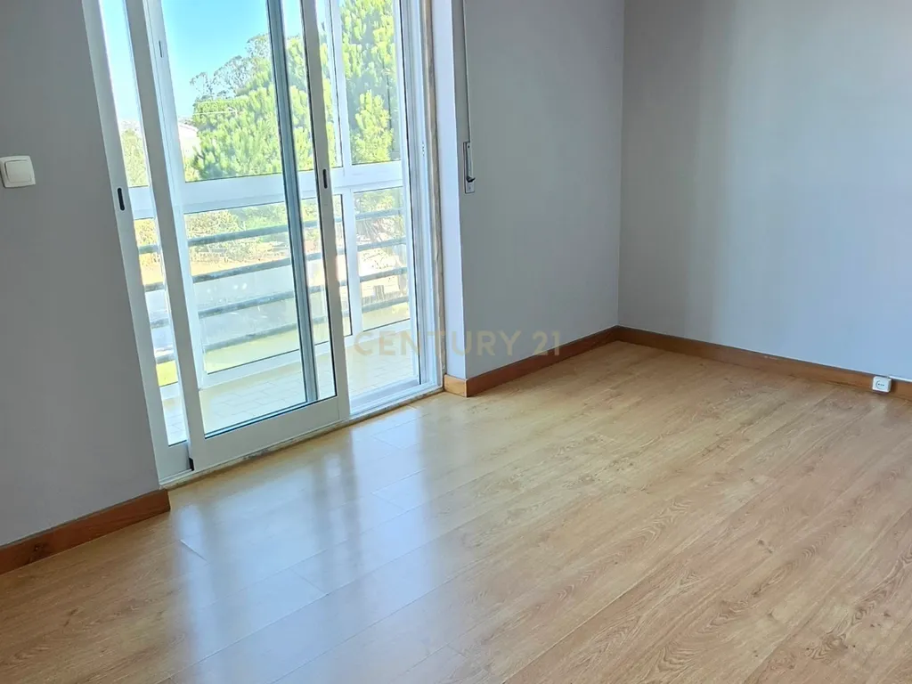 Excelente apartamento T2 com parqueamento - Image 22