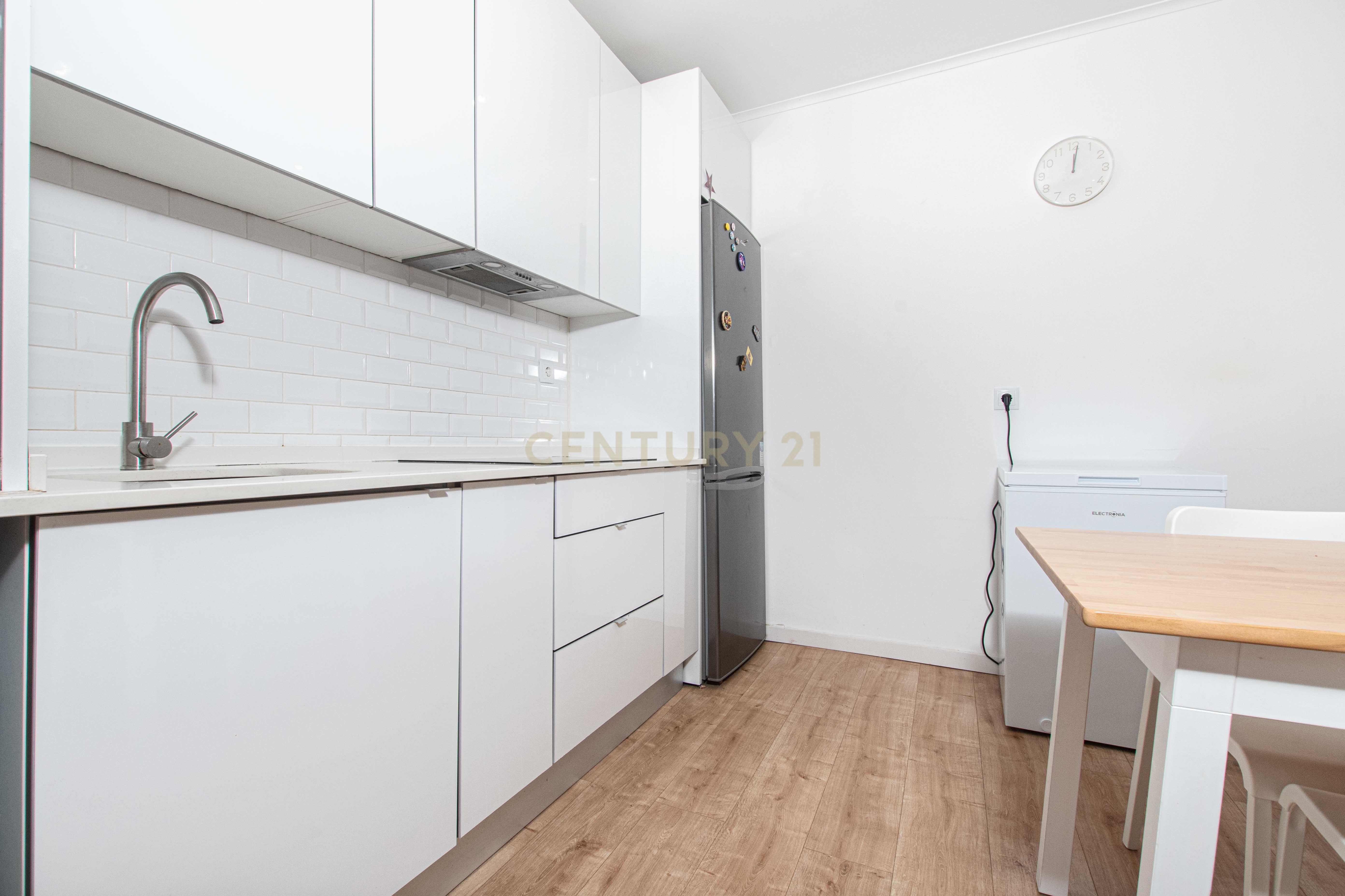 Fotografia 10 de Apartamento T3 remodelado no Casal de São Brás , Amadora