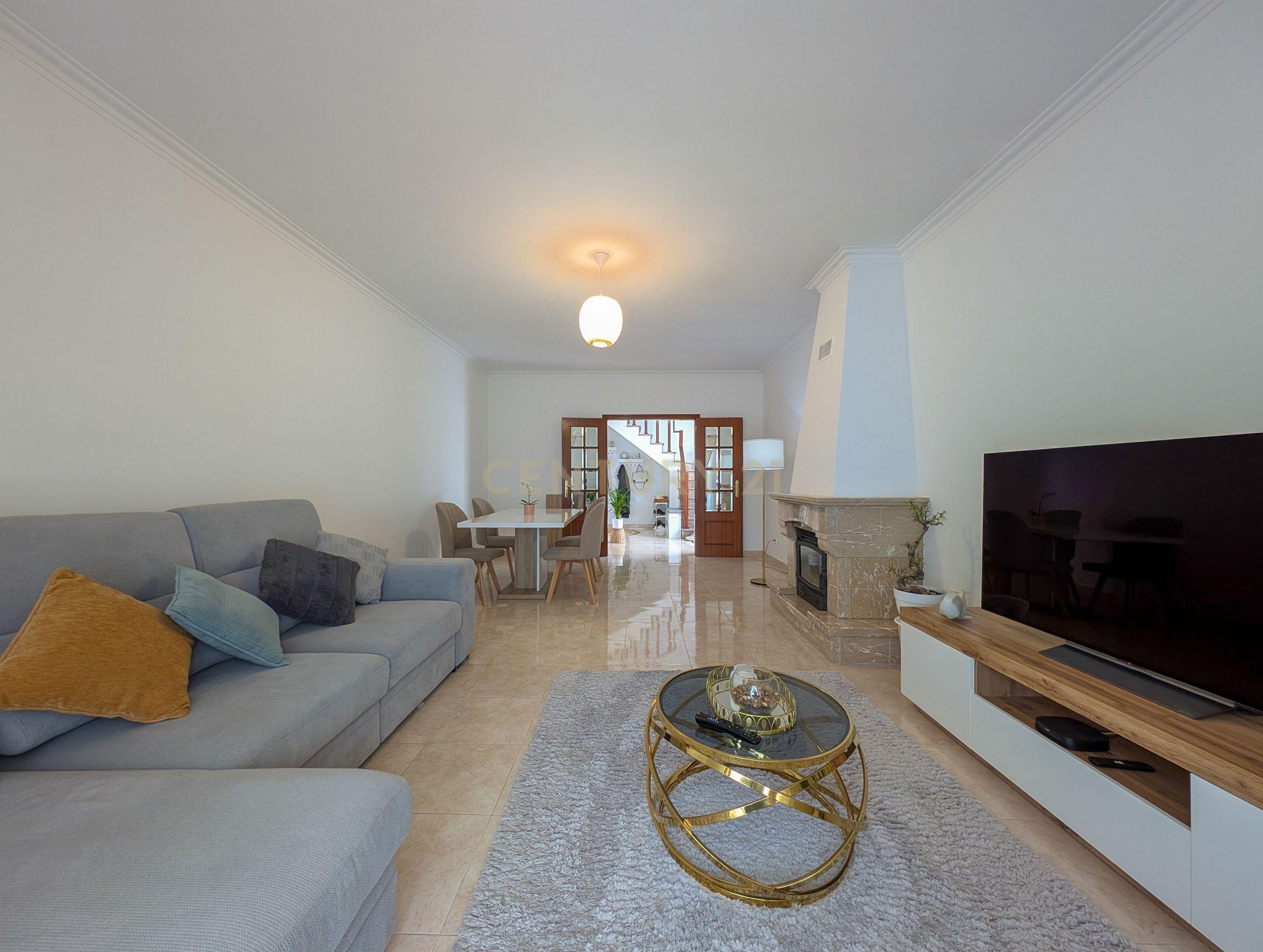 Quinta do Conde - Moradia Geminada Duplex com 142 m², com Garagem - Image 1