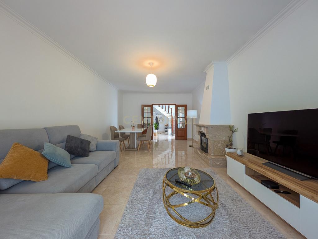 Quinta do Conde - Moradia Geminada Duplex com 142 m², com Garagem - Image 1