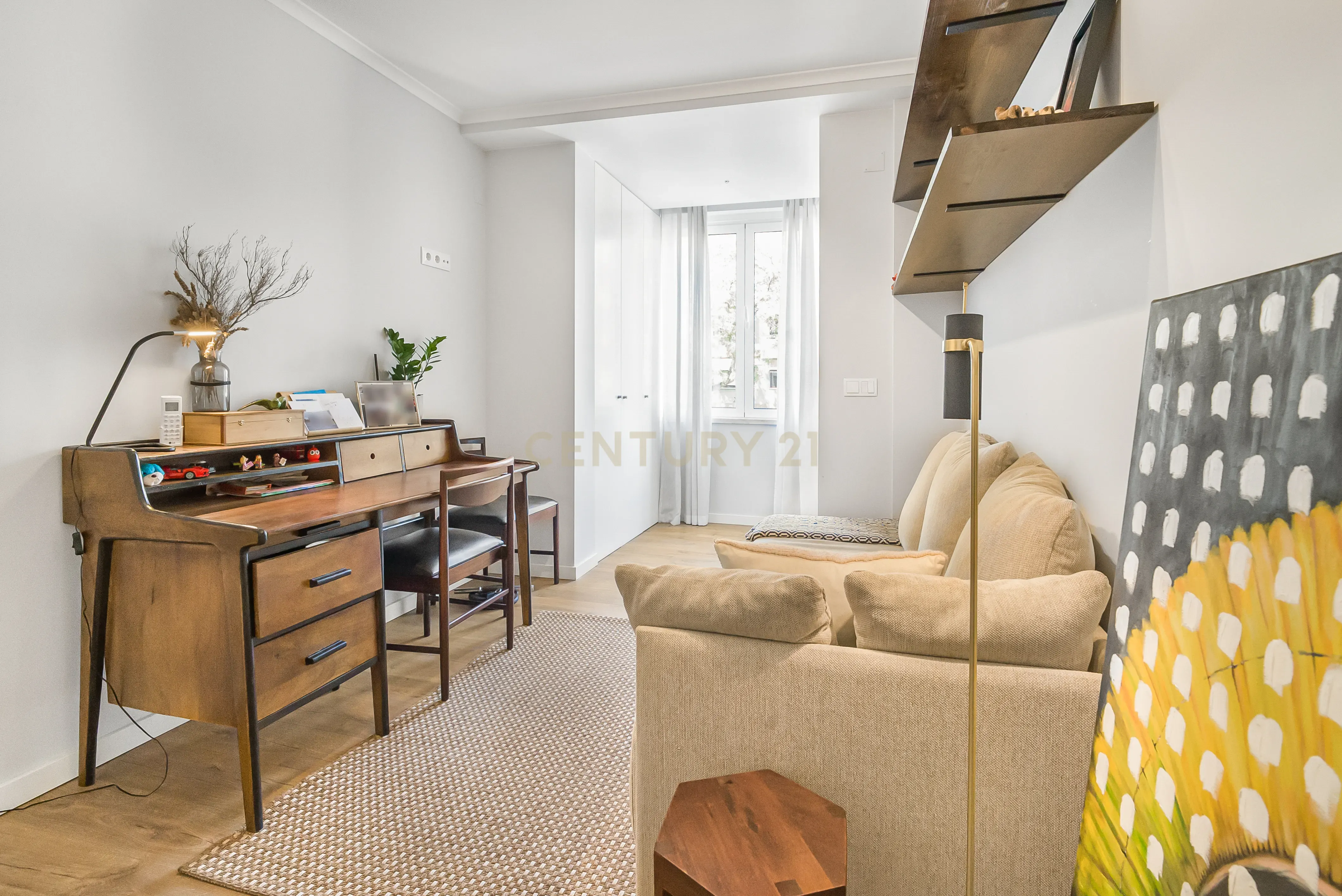 Apartamento T3 convertido em T2 totalmente renovado - Cova da Piedade ( frente à Estação) - Image 14