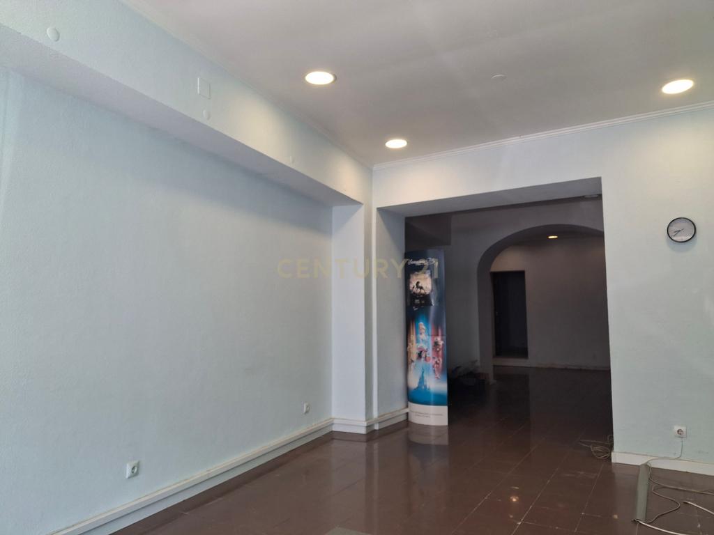 Prédio no Montijo com apartamento 1º piso e loja R/c - Image 9