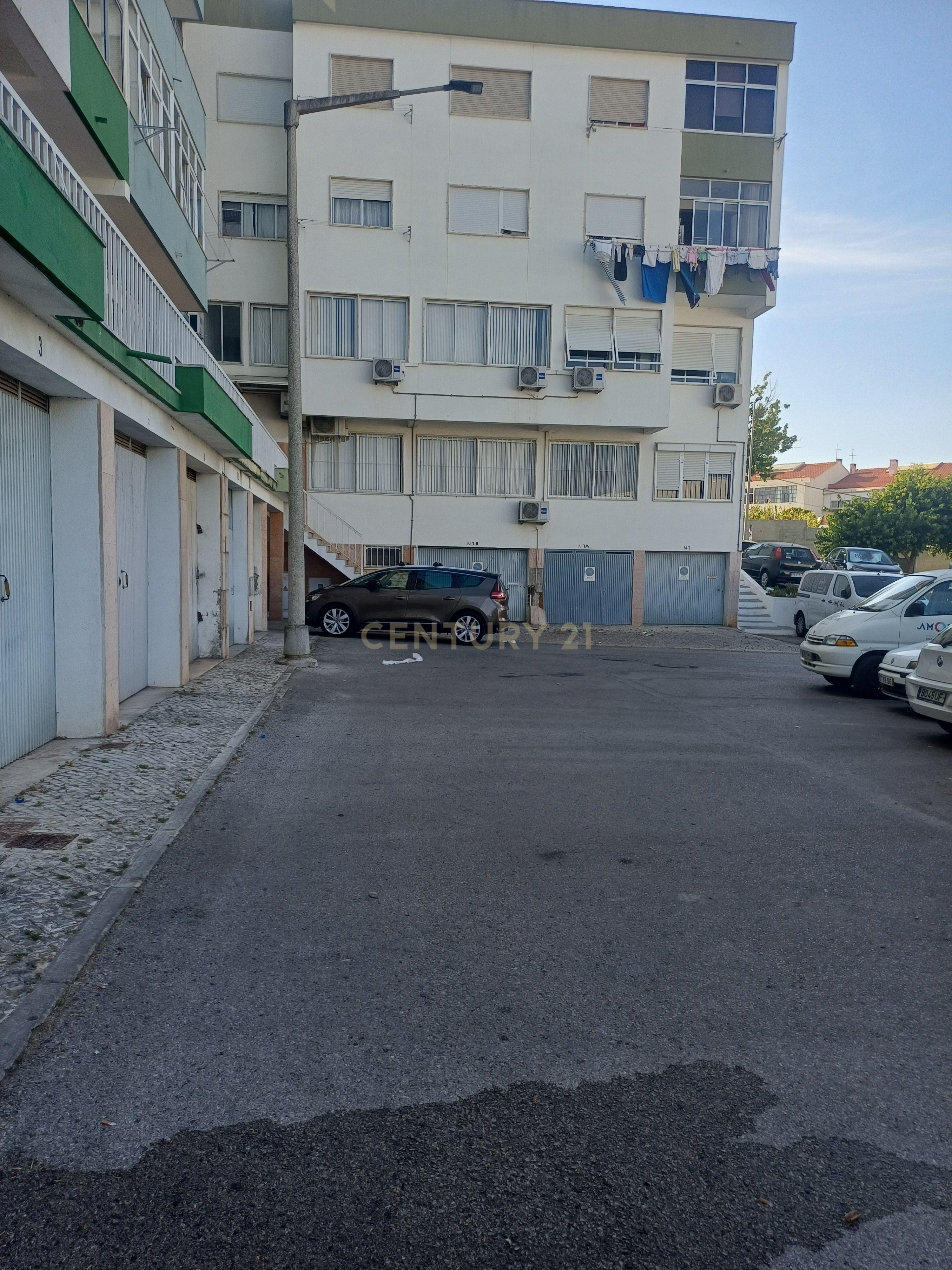 Fotografia 2 de Garagem em Amora, Seixal - Oportunidade Única!