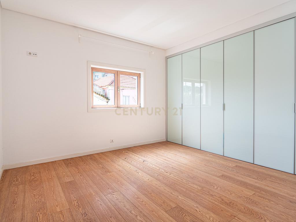 Fabulosa Moradia em Gaveto com Jardim - Image 30