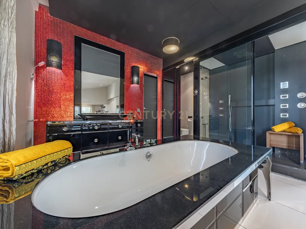Villa de Design em Segunda Linha de Mar em Sitges com Mobiliário de Marcas de Luxo - Image 44