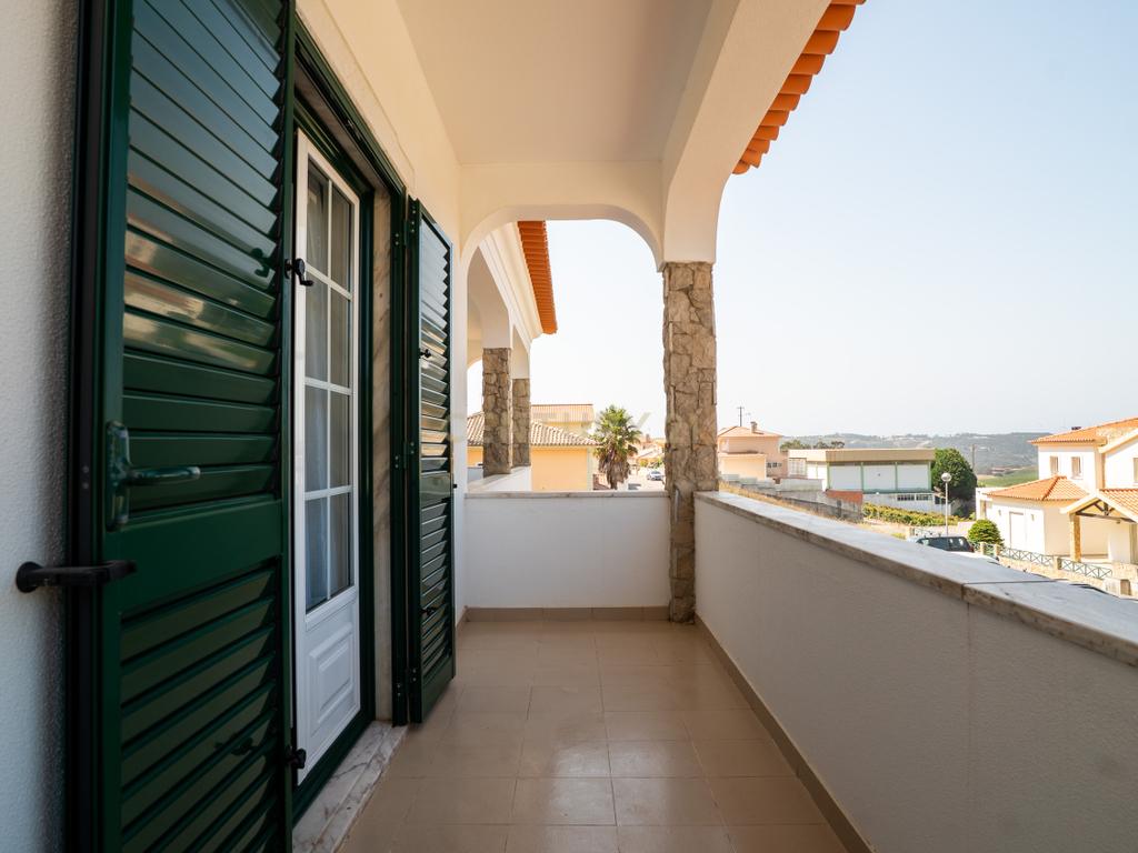 🏡 Moradia T5 como nova na Encarnação – Tranquilidade e vista desafogada! - Image 44