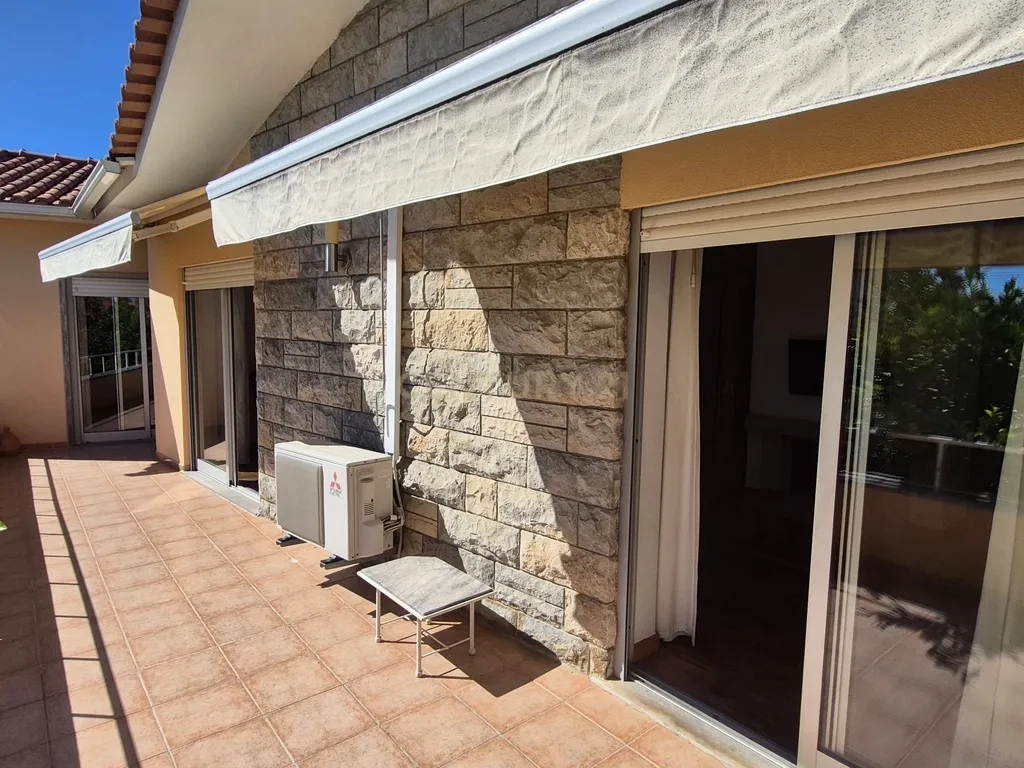 Moradia T3 Mobilada com Jardim e Garagem no Livramento, Estoril - Image 11