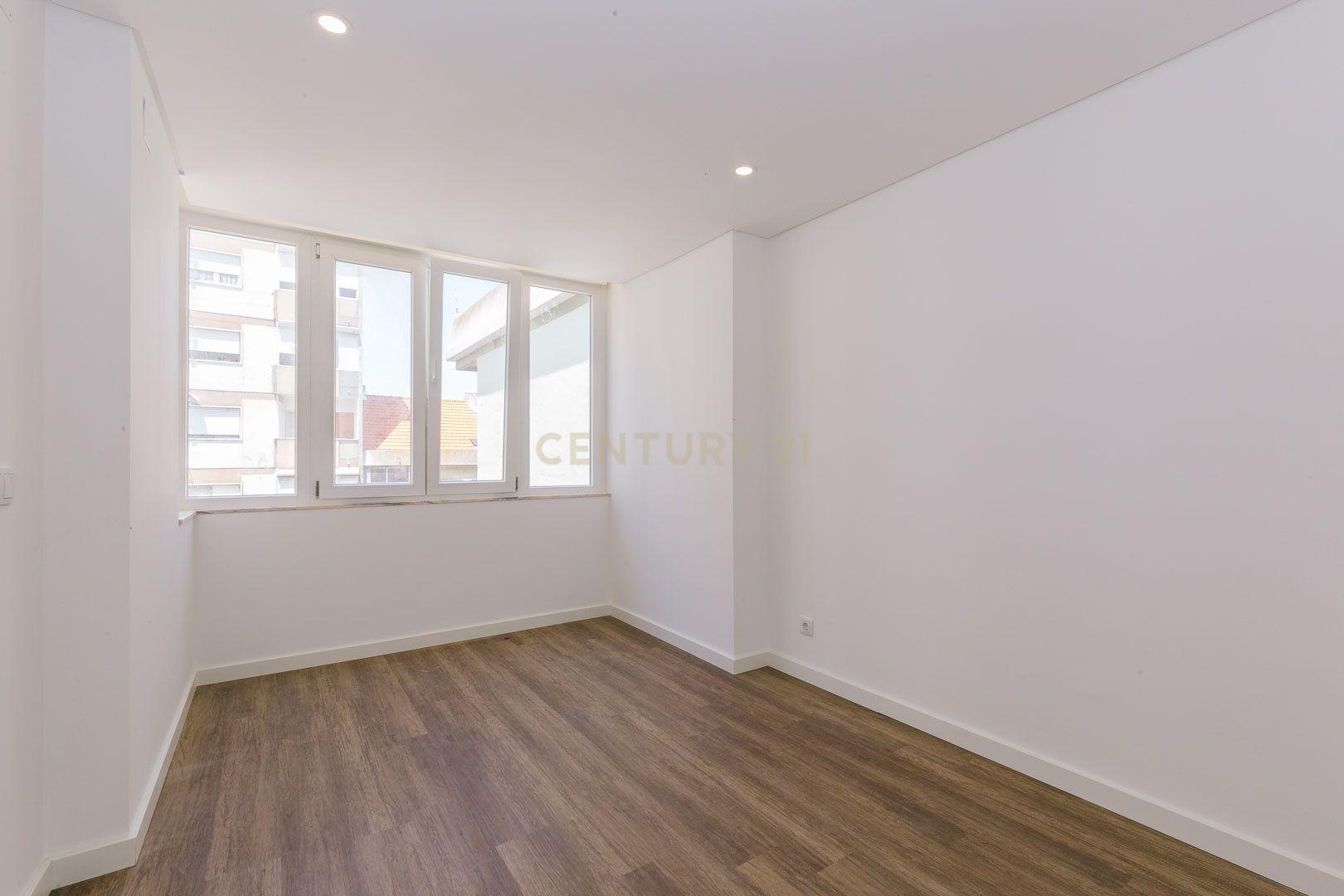 Fotografia 8 de Apartamento T2 Remodelado em Sacavém
