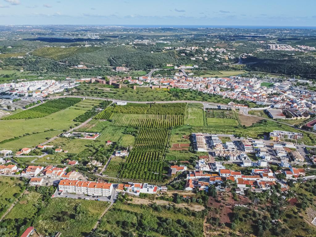 Quinta para venda com vista para Castelo de Silves - Image 1