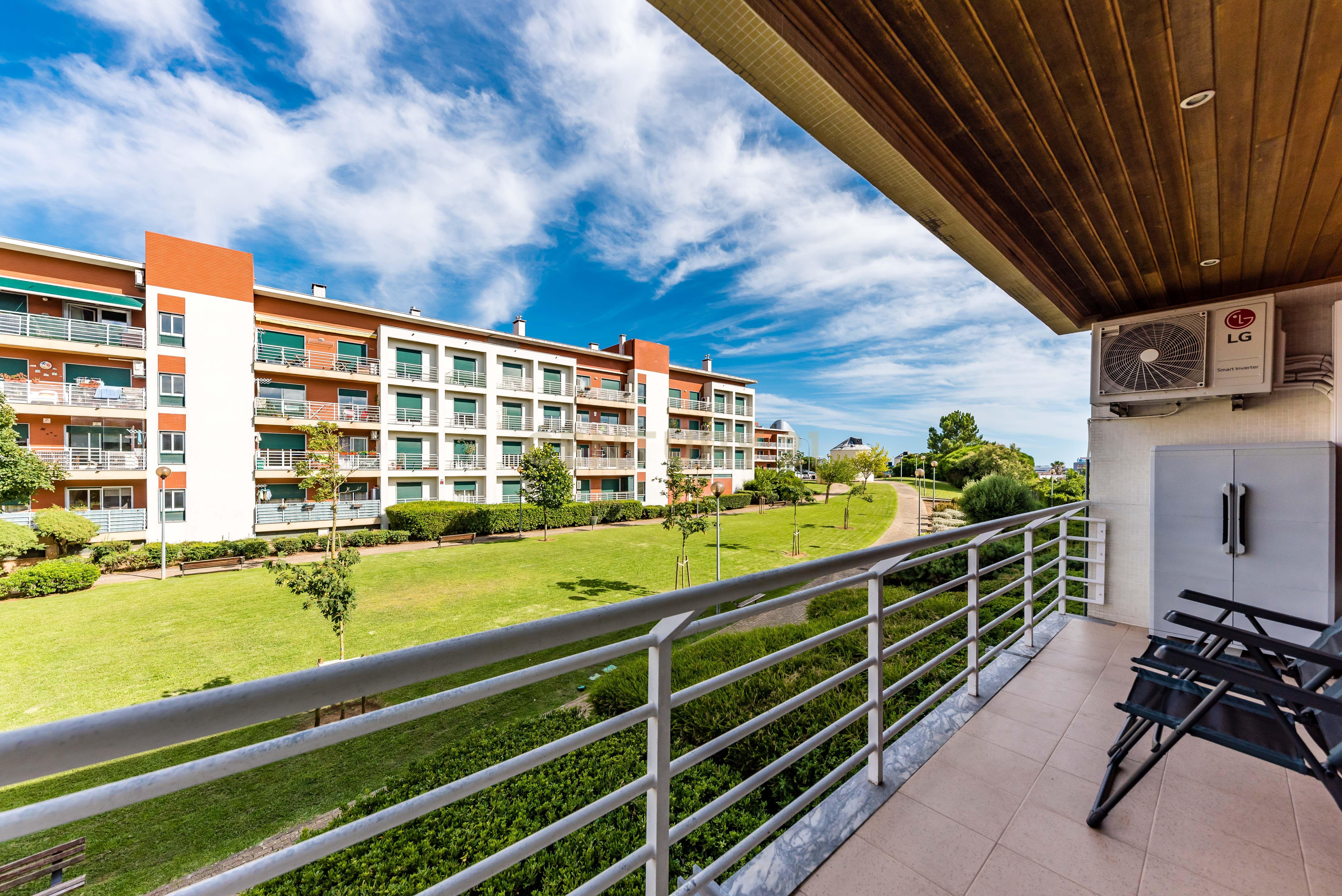 Fotografia 3 de Apartamento T3 com 2 Box e 2 Suítes. Vista Panorâmica em Oeiras