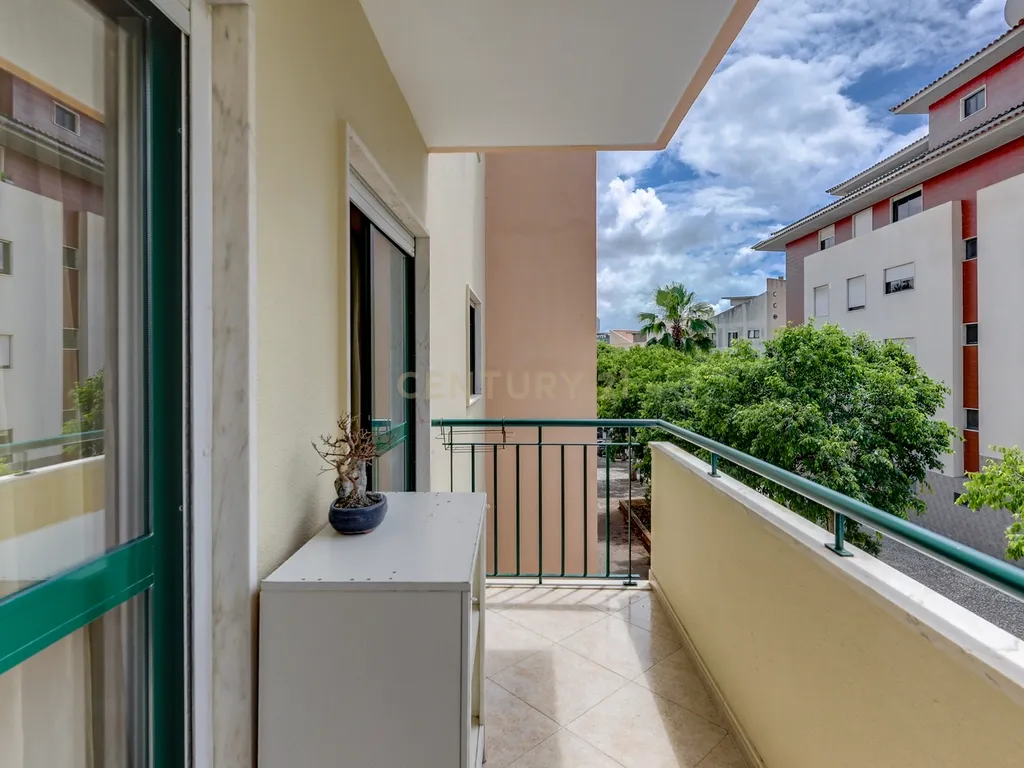 Apartamento T3 com box para arrendamento em Carnaxide - Image 12