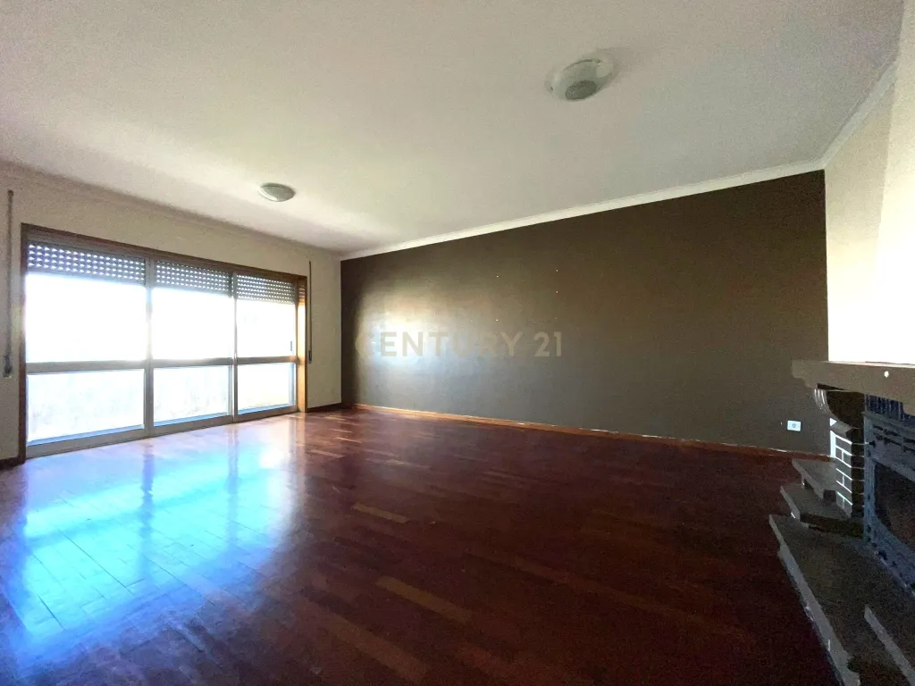 T3 em Vilar de Andorinho - Image 1