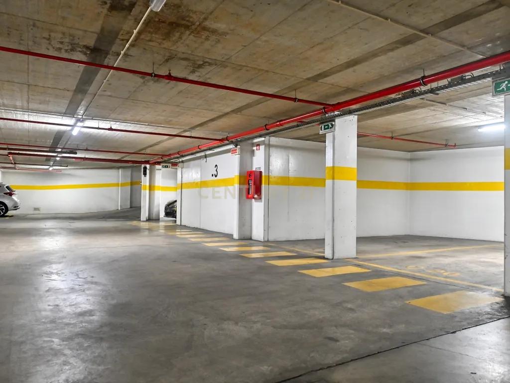 T2 com garagem, para arrendar - Av. Infante Santo (Lisboa) - Image 20